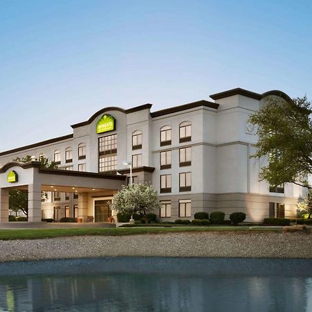 Wingate By Wyndham Cincinnati Blue Ash Exterior foto
